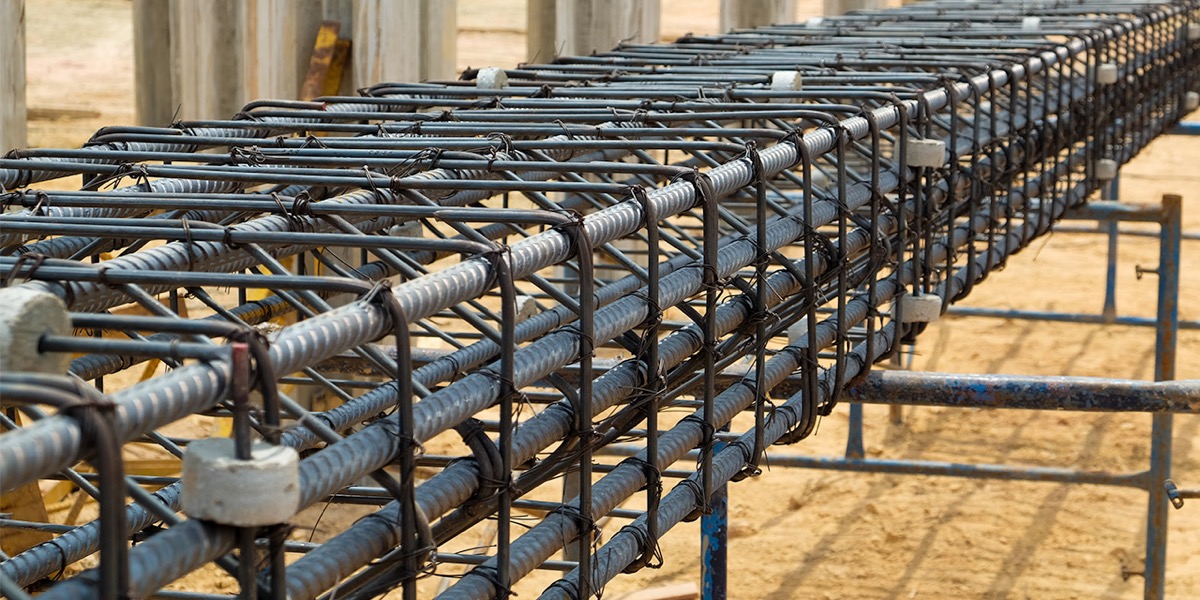 Reinforced steel bars prepared and ready for structural assembly in a TREMO project